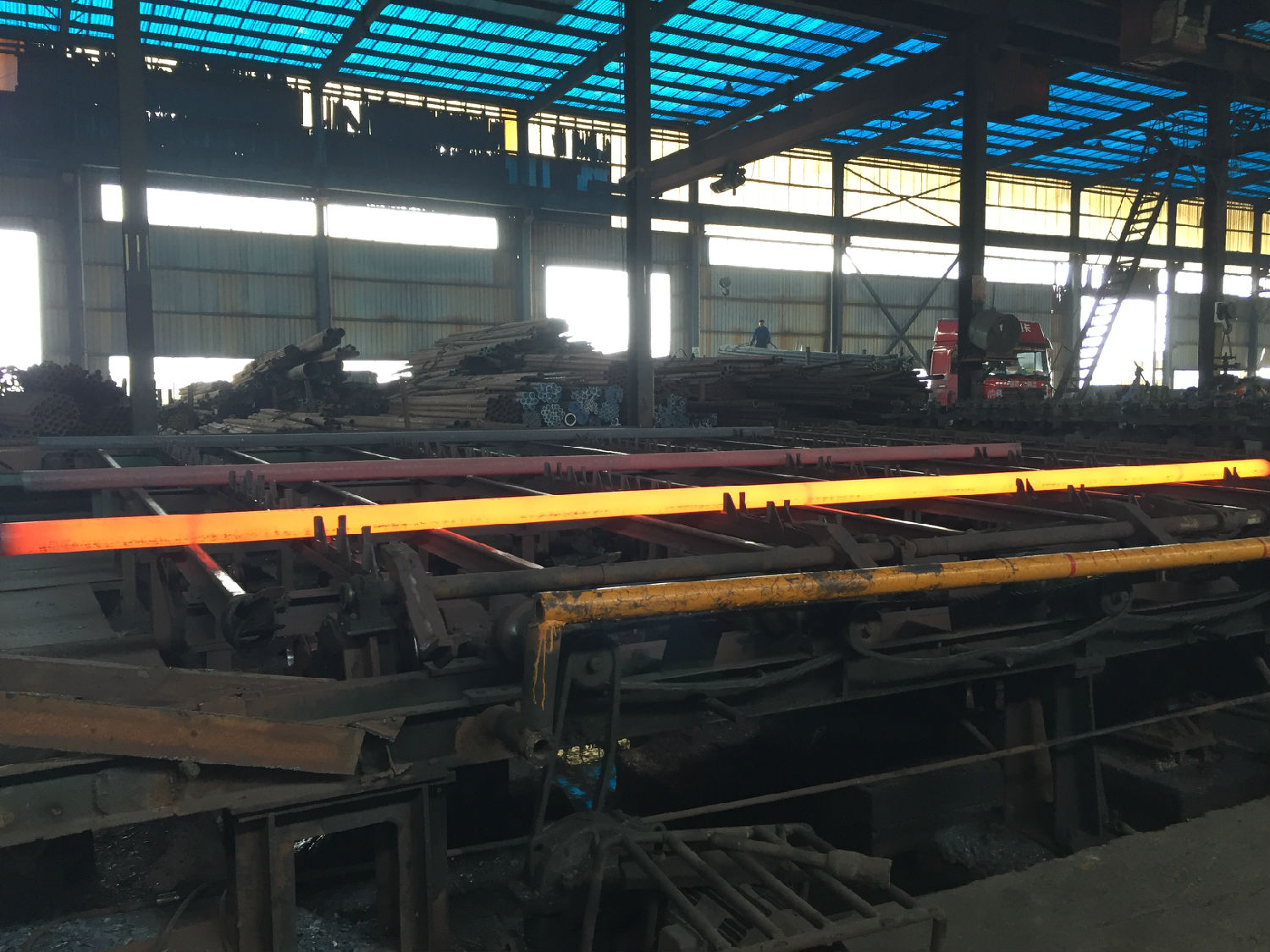 西安无缝钢管厂家生产线